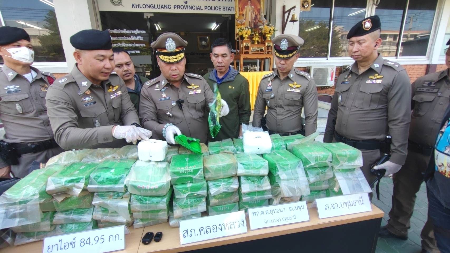 ตร.คลองหลวงยึดยาไอซ์80กว่ากิโลกรัมมูลค่า10ล้านกว่าบาท