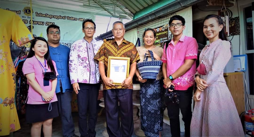สุราษฎร์ธานี พัฒนาต่อยอดลายผ้า "ผ้ามัดหมี่ลายขอเจ้าฟ้าสิริวัณณวรีฯ" ให้สวยงามและสร้างรายได้ให้กับชุมชน โดย "ศศินา หัตถศิลป์ชุมชน" 
