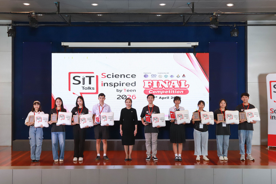 "นักเรียนสาธิต มศว. ประสานมิตร" คว้าชัย SiT Talks 2026 ร่วมแชร์วิทย์สุดว้าว "สมองทำตัวเป็น AI"