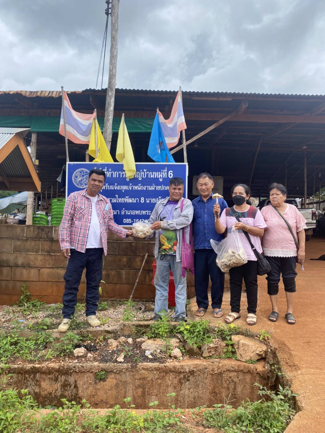 “ผู้ใหญ่หมี แม่สอด” เที่ยวชมสวน ทุเรียนหลงลับแล-รวมไทย  ที่ ให้ผลผลิตแล้ว ที่ ต.รวมไทยพัฒนา อ.พบพระ
