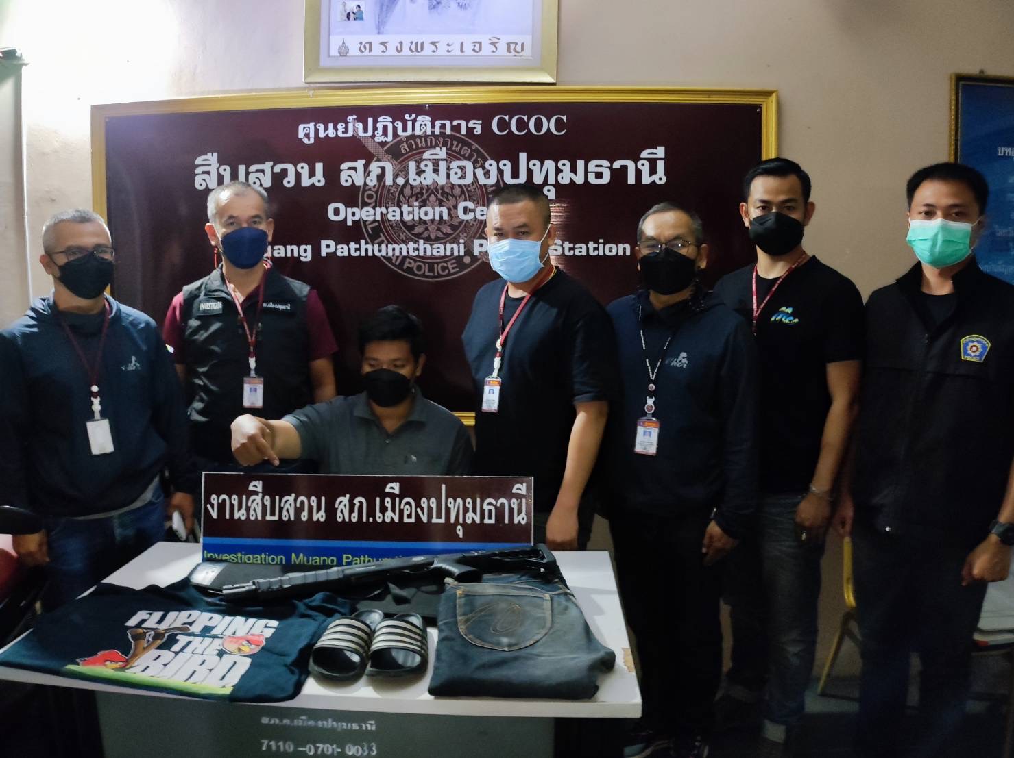 ตร.ปทุมฯ จับหนุ่มไรเดอร์ติดการพนัน ควงปืนลูกซองพยายามชิงทรัพย์ร้านทอง