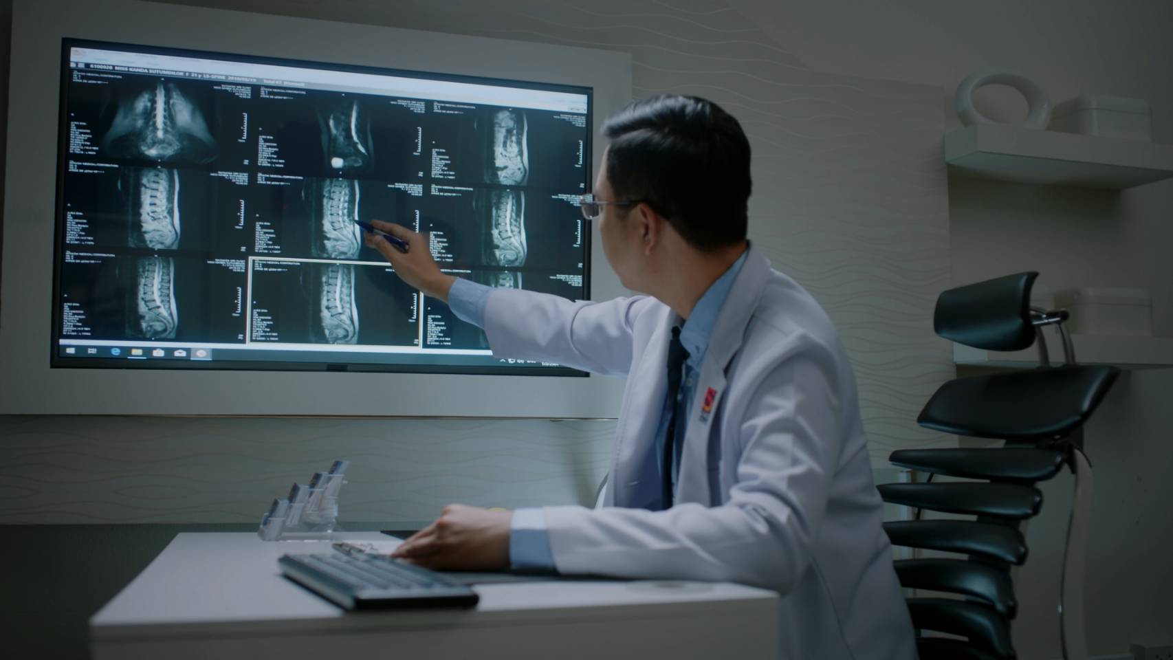 สูงวัยต้องระวัง  “กระดูกสันหลังเสื่อม” รู้เร็ว รักษาได้  