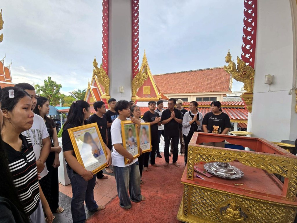 สุดอาลัย! เผาร่าง 3 รายแรกเหยื่อไฟไหม้ทาวน์เฮ้าส์เมืองระยอง