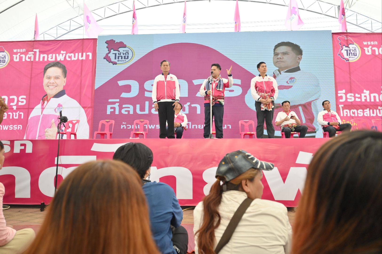"ชทพ." ลุย "ทัวร์ว้าวอีสาน" เวทียโสธร คึกคักปชช.ครึ่งหมื่นรับฟัง "วราวุธ" ลั่นสักวันจะกวาด ส.ส.เหมือนยุค"พ่อบรรหาร" 