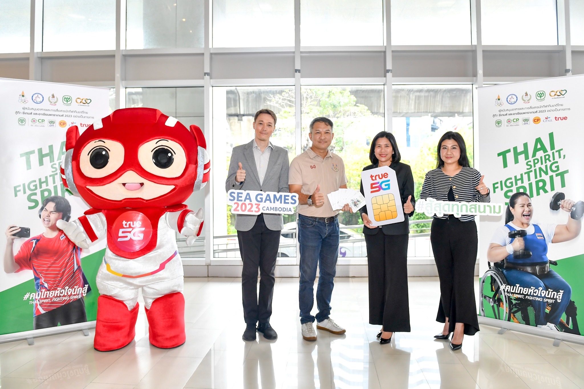 กลุ่มทรู มอบ "ซิมโรมมิ่งทรูมูฟ เอช" โทรฟรี เน็ตฟรี! อันลิมิตให้ทัพนักข่าวไทยรายงานสดศึกซีเกมส์ - อาเซียน พาราเกมส์ ที่กัมพูชา 