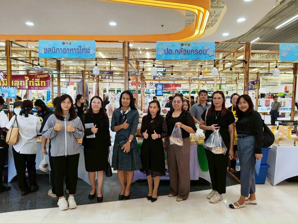 พาณิชย์อ่างทองจัดงาน “ตลาดพาณิชย์ พาช็อป สินค้า SDGs อ่างทอง” ดันสินค้าไทยสู่ความยั่งยืน