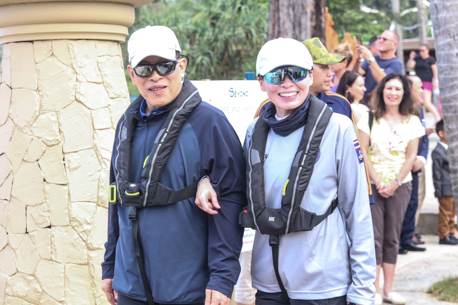 "ในหลวง" ไปทรงส่งเสด็จฯ "พระราชินี" ทรงร่วมการแข่งขันเรือใบนานาชาติ “ภูเก็ตคิงส์คัพรีกัตต้า” ครั้งที่ 36