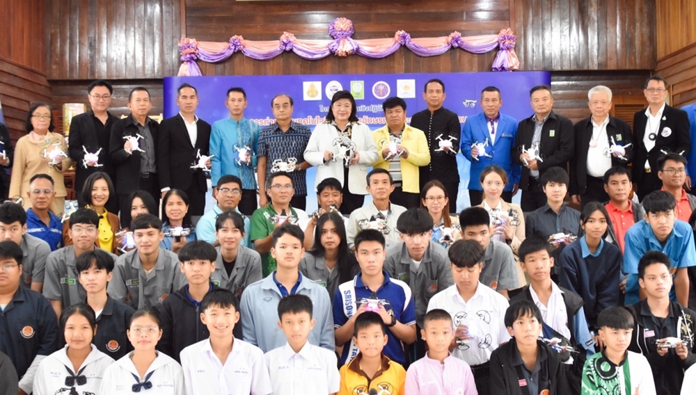วช.พัฒนาสมรรถนะและความรู้เชิงสร้างสรรค์ของเยาวชนเลย ด้วยเทคโนฯปัญญาประดิษฐ์ โดรนแปรอักษร 