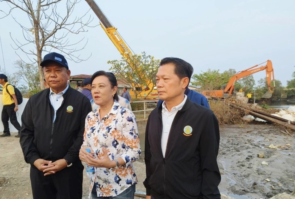 "อธิบดีชูชาติ" ลงพื้นที่สถานีท่าถั่ว สั่งเร่งสูบน้ำเค็มออกบางปะกงโดยเร็ว