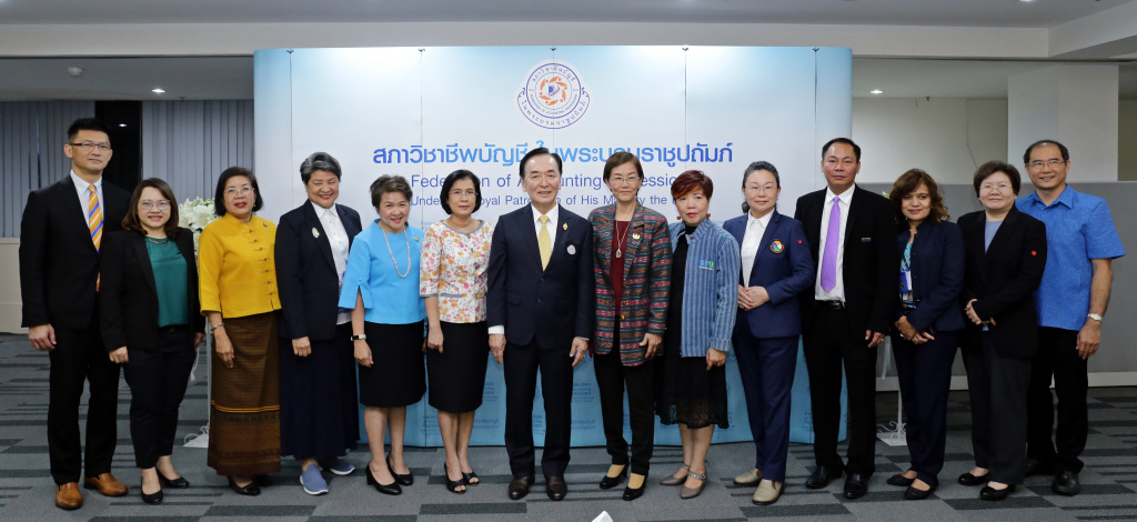 สภาวิชาชีพบัญชีฯ ทำบุญครบรอบ 16 ปี เสริมสิริมงคล