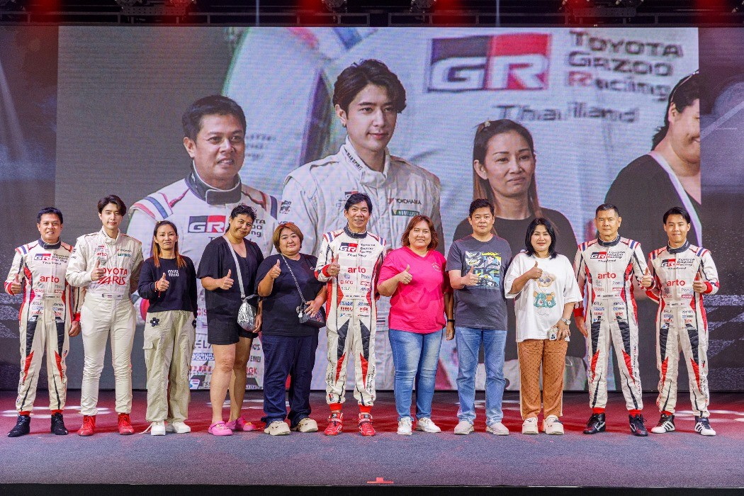 แฟนคลับฟินกระทบไหล่ “ป๊ายปาย-โอริโอ” กิจกรรม Toyota ALIVE Racing in Motion