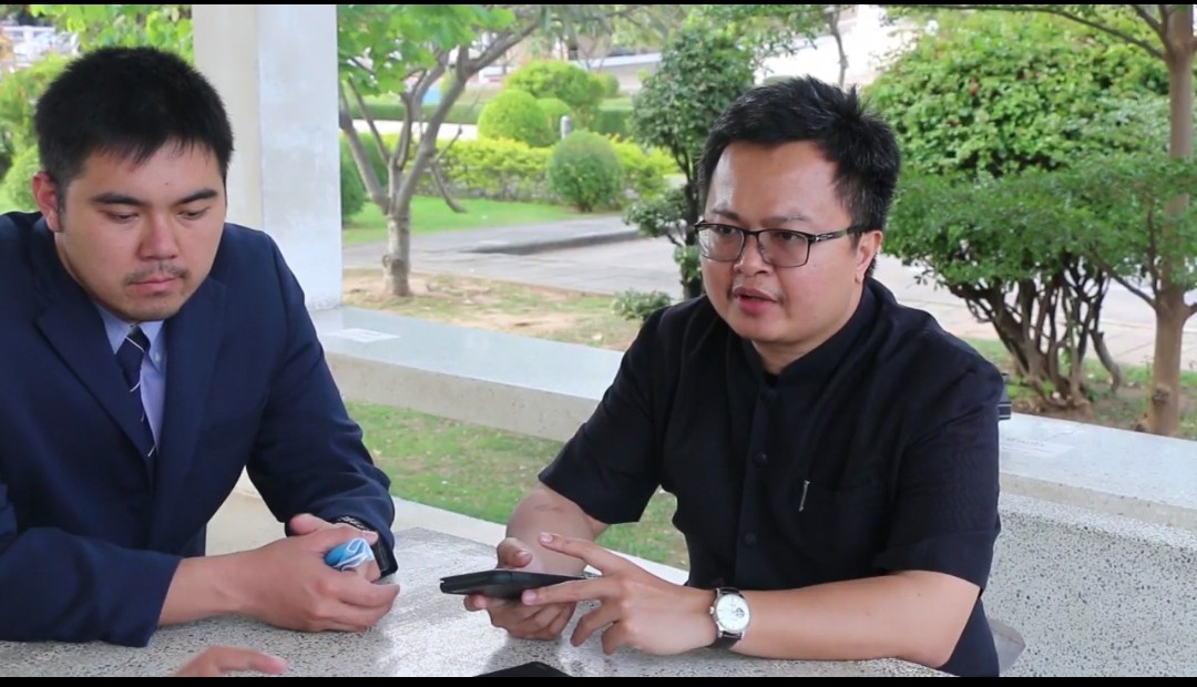 "อานนท์" ขึ้นศาลขอนแก่น ว่าความให้ "ครูใหญ่-เซฟ" หลังขอนแก่น ยูไนเต็ด ยื่นฟ้องหมิ่นประมาทจากเวทีขอนแก่นพอกันที ​ 