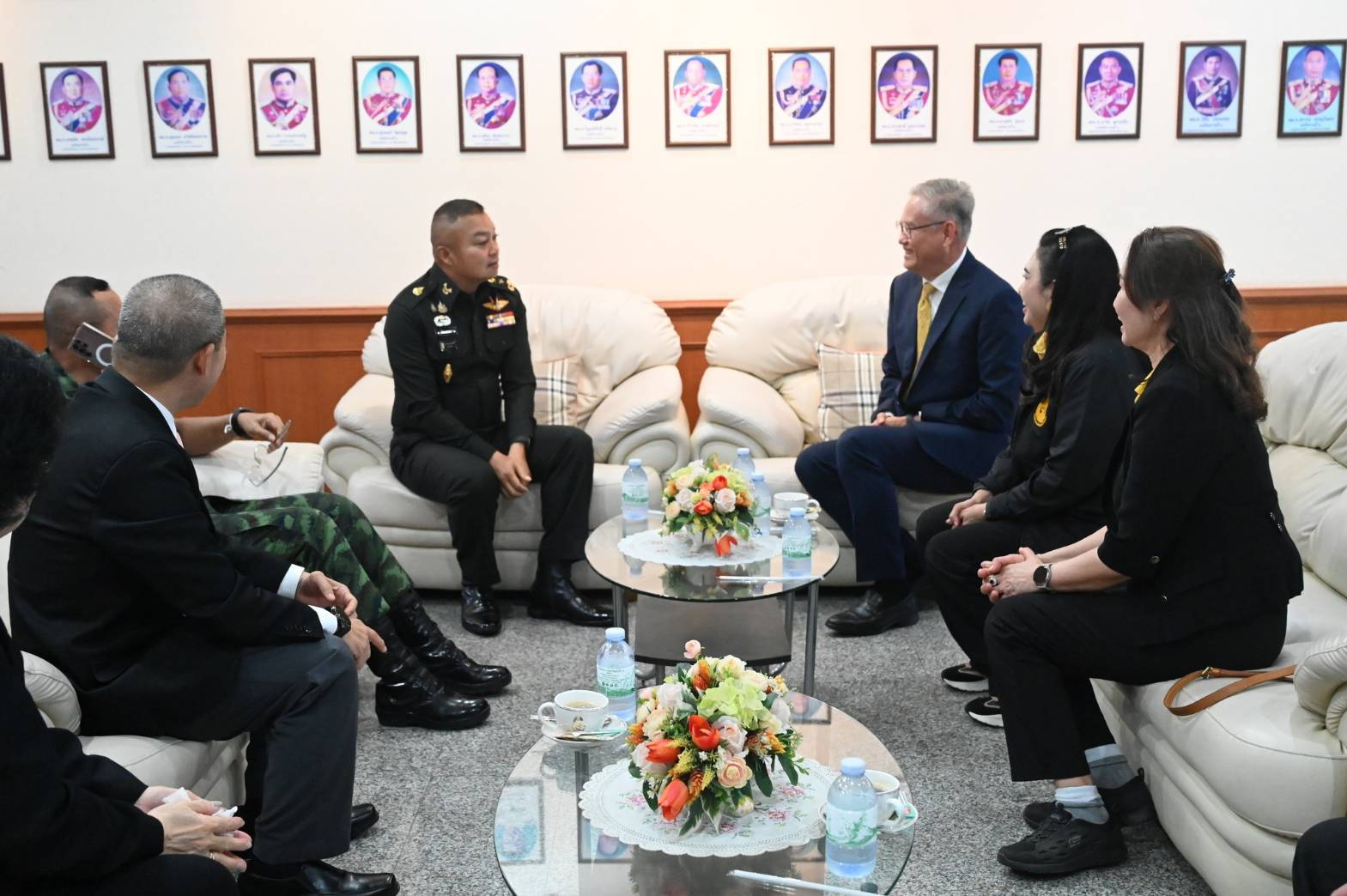 ประธานศาลอุทธรณ์ภาค 3 และคณะฯร่วมส่งกำลังใจสู่พี่น้องทหารที่ปฏิบัติภารกิจตามแนวชายแดนไทย - กัมพูชา 