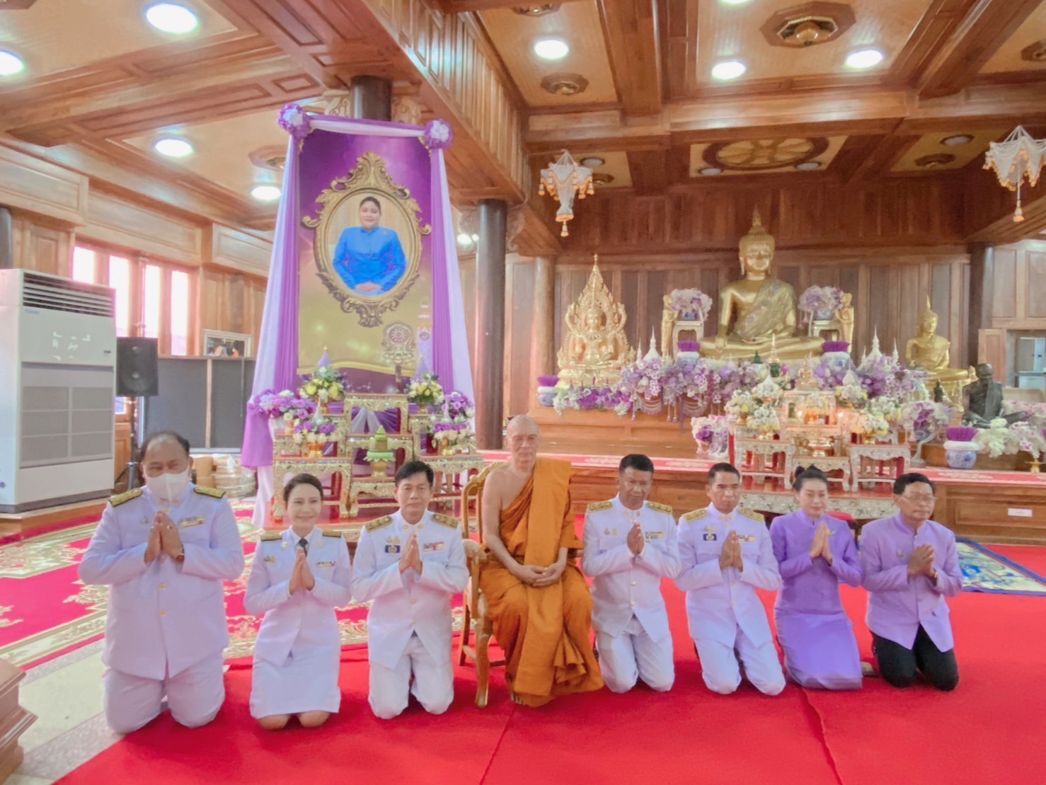 พระองค์เจ้าอทิตยาทรฯ ประทานเทียนประทีปวิจิตร ประดับตราประจำพระองค์ ถวายแด่หลวงพ่อพุฒ วัดไพรพัฒนา