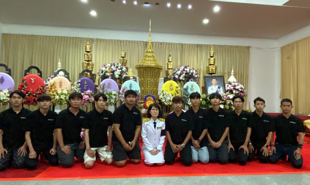 11 หมูป่า ฝ่าฝนร่วมงานพิธีสวดพระอภิธรรม "ผู้ว่าฯ ณรงค์ศักดิ์" คืนสุดท้าย