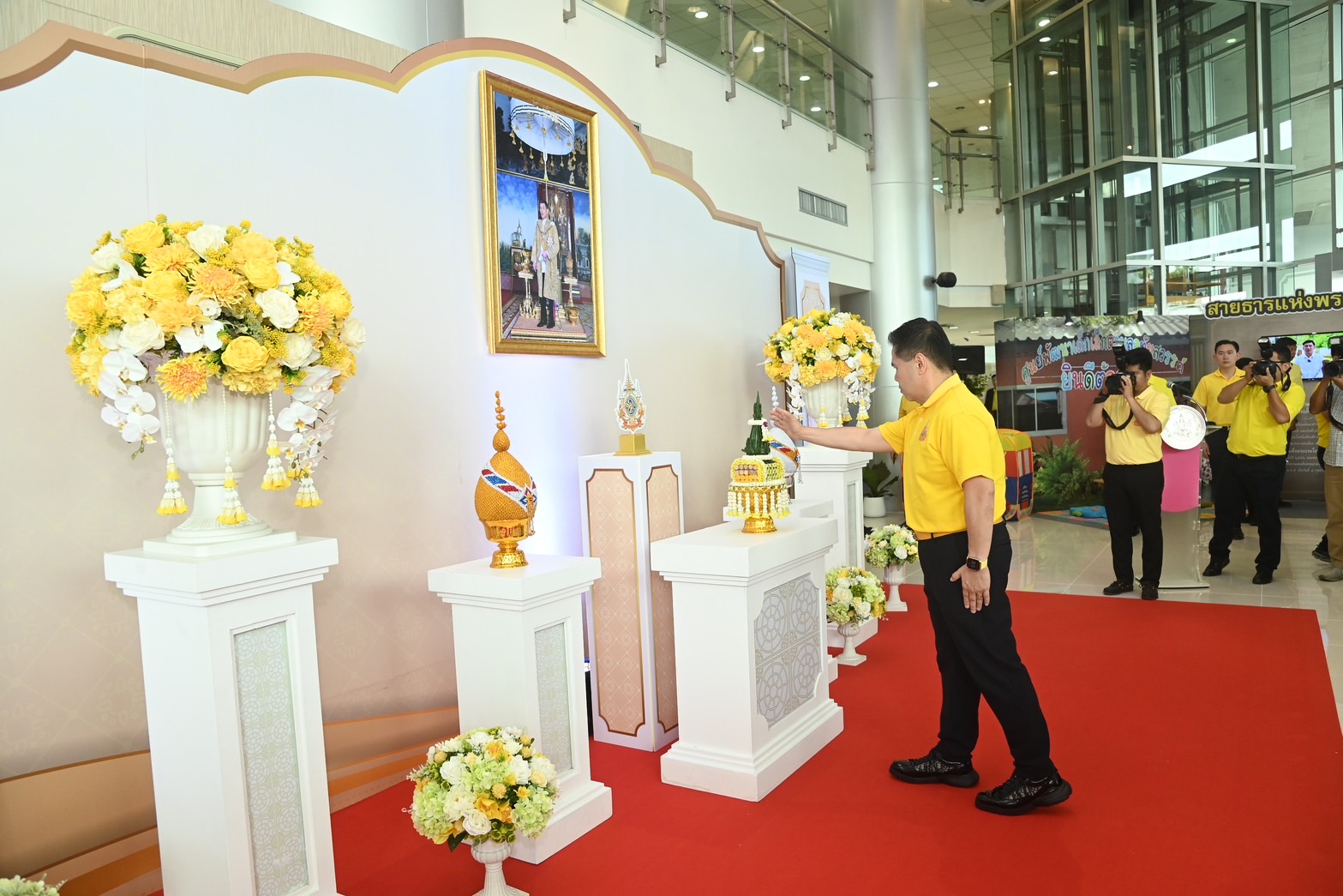 พม.จัดนิทรรศการเฉลิมพระเกียรติในหลวงเฉลิมพระชนมพรรษา 6 รอบ "วราวุธ"เชิญชวนประชาชน เข้าชม ทั้ง 8 โซน 