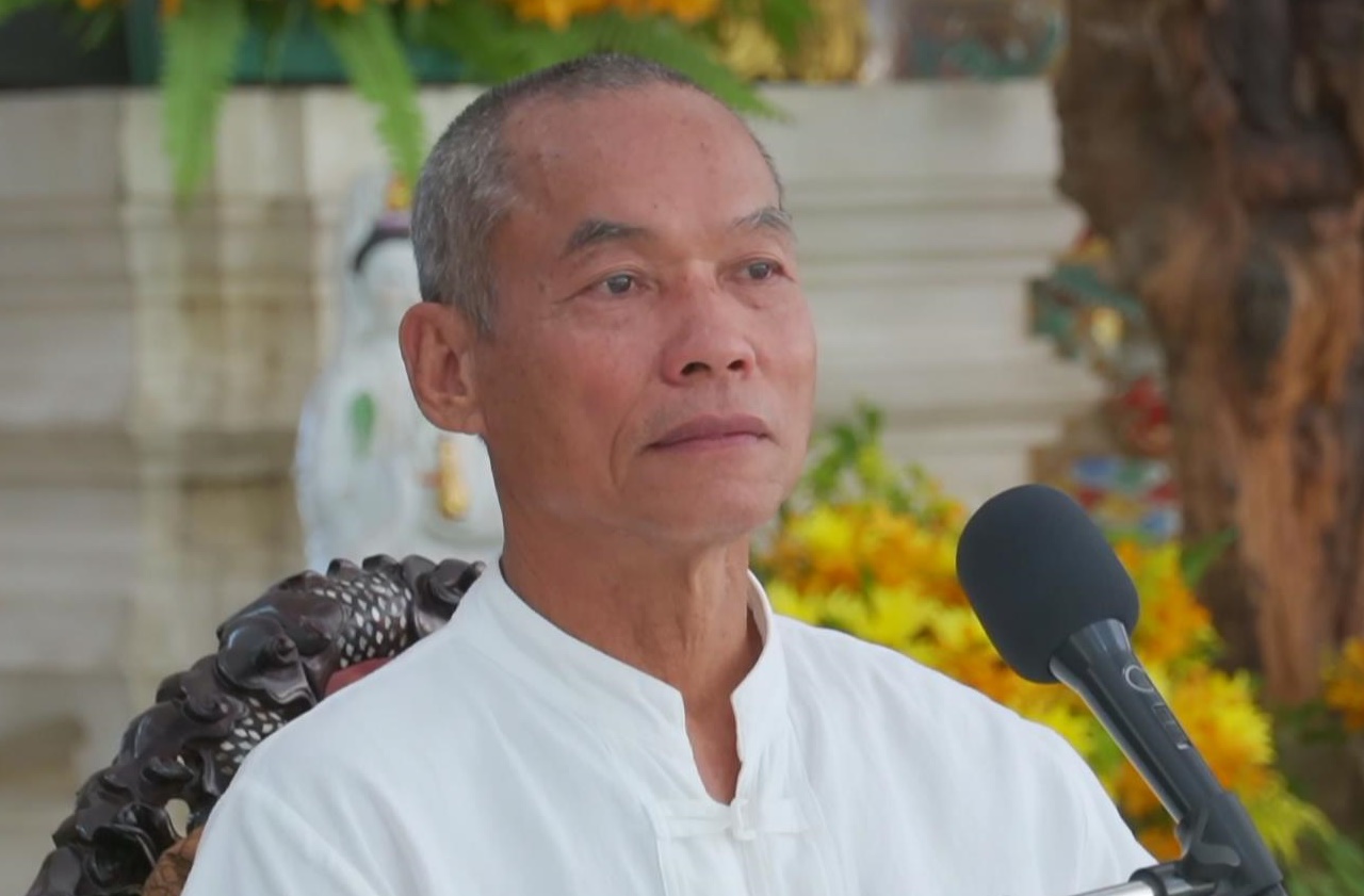  'พุทธะอิสระ' จี้ตอบมาก่อนรธน.60 มีผลย้อนหลังหรือไม่ ซัดคำถามนายกฯ8ปี