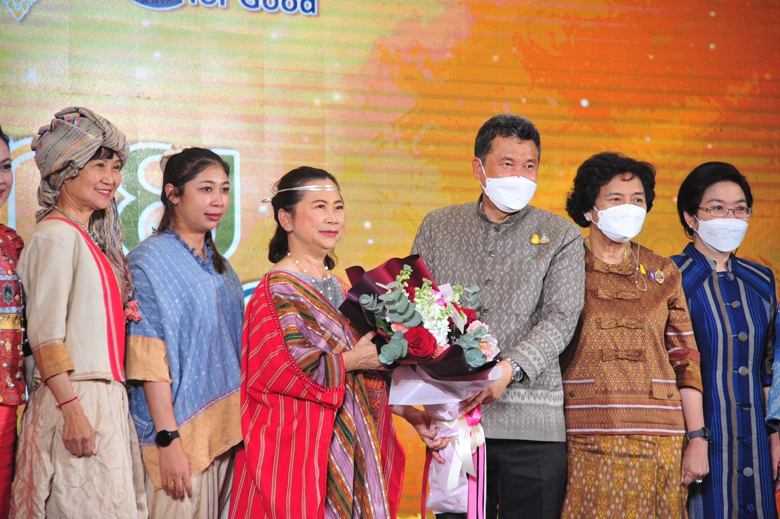 น้อมนำพระดำริ "ผ้าไทยใส่ให้สนุก" สมาคมแม่บ้านมหาดไทยจับมือกระทรวงมหาดไทย 