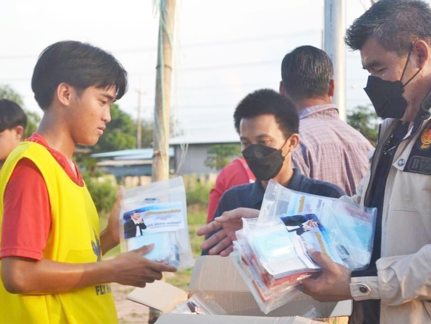  "ส.ส.หนึ่ง" สานฝันเยาวชนปรับปรุงสนามฟุตบอลชุมชนโคกแพงพวย