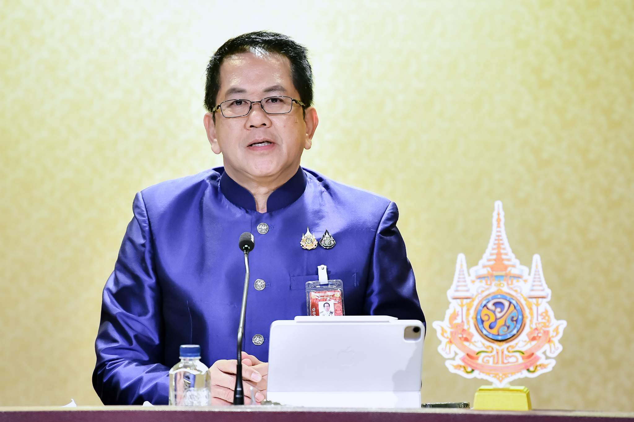 "โฆษกรัฐบาล" โต้ข่าวลือเขี่ยทิ้ง "คนจน" ยันไม่จริง ย้ำเดินหน้า "แจกเงินหมื่น" ได้แน่ร้อยเปอร์เซ็นต์