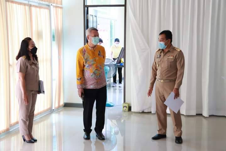 ผู้ว่าฯตาก พร้อม ผอ.กกต.ประจำจังหวัดตาก ตรวจพื้นที่สำหรับรับสมัครเลือกตั้ง สส.