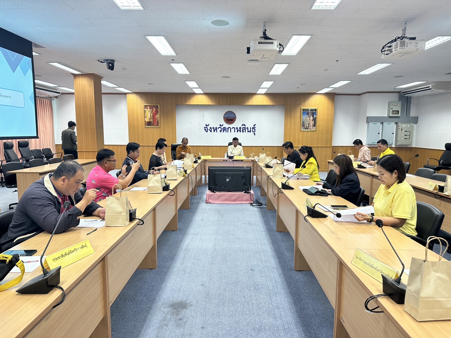 กาฬสินธุ์ระดมความคิดสรุปผลงานดีเด่นของคณะสงฆ์และกระทรวงมหาดไทย
