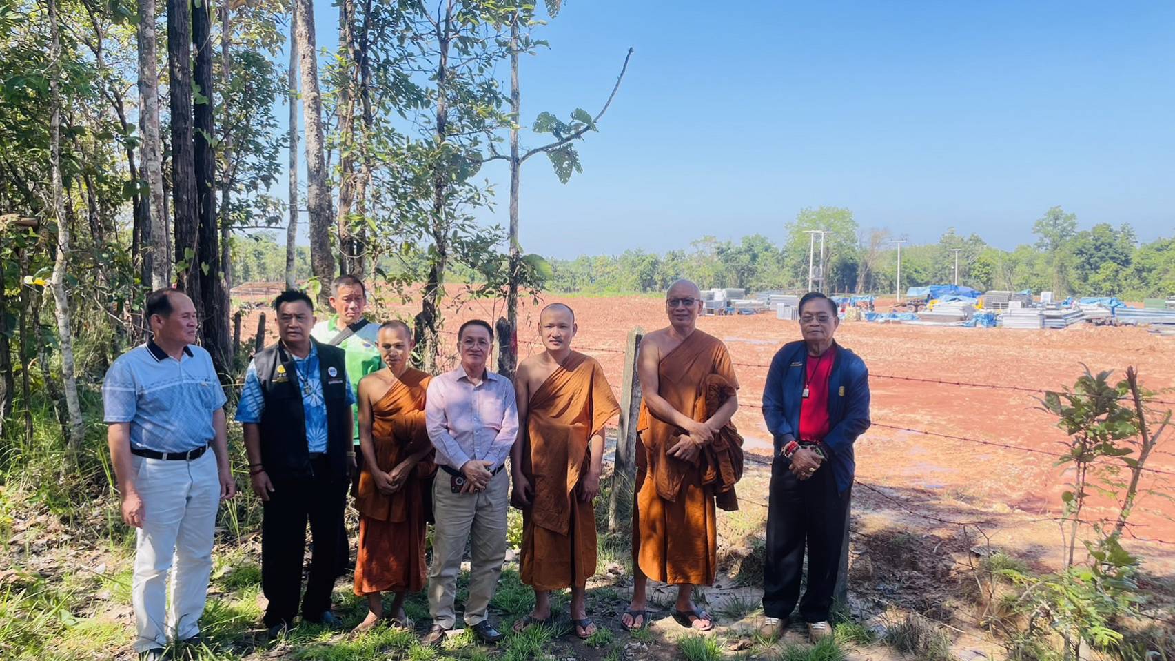 ตัวแทนสำนักนายกรัฐมนตรีลงพื้นที่ตรวจสอบโรงงานทำไม้สร้างติดวัดไม่ผ่านประชาคมในพื้นที่วัดป่าพุทธรักษา 