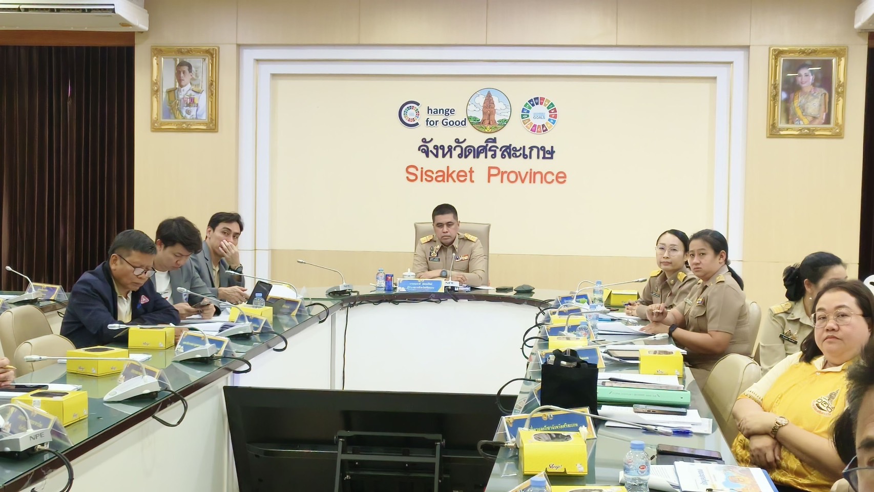 ผู้ว่าฯศรีสะเกษประชุมร่วมกรอ.เร่งแก้ปัญหาและพัฒนาจังหวัด