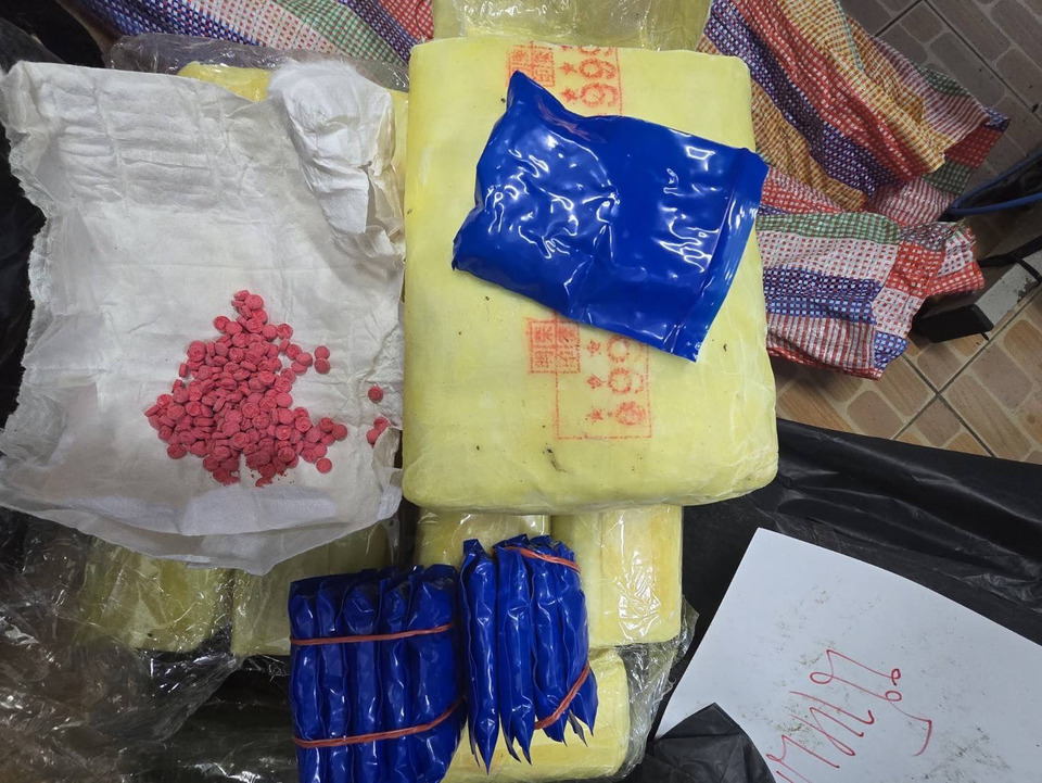 ตำรวจเชียงราย สกัดสองหนุ่มต่างด้าว-ไทใหญ่ ขนยาบ้า 8 ล้าน เตรียมขยายผล