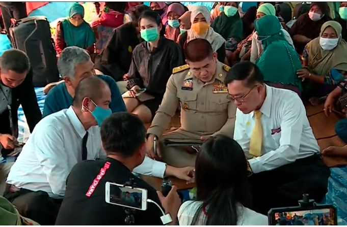 "ธรรมนัส-ประสาน-รองผบช.น." เยี่ยมม็อบจะนะพร้อมเชิญหารือในทำเนียบฯ เล็งตั้งคณะทำงาน ชะลอโครงการไปก่อน