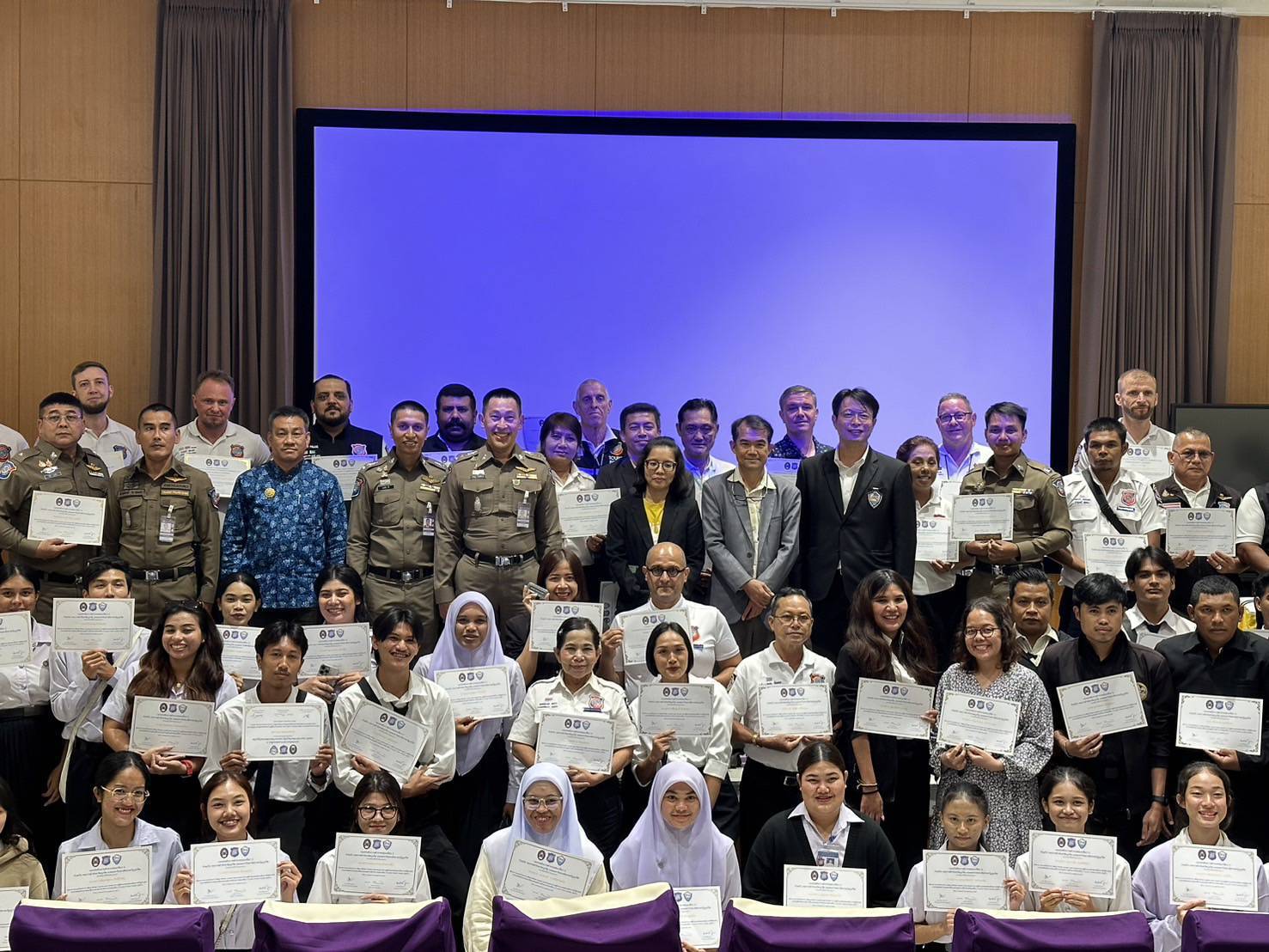 ตำรวจท่องเที่ยวภูเก็ต จับมือหอการค้าจังหวัดภูเก็ต เสริมเขี้ยวเล็บให้ตำรวจและบุคลากรในโครงการ “Tourist Police Guide”