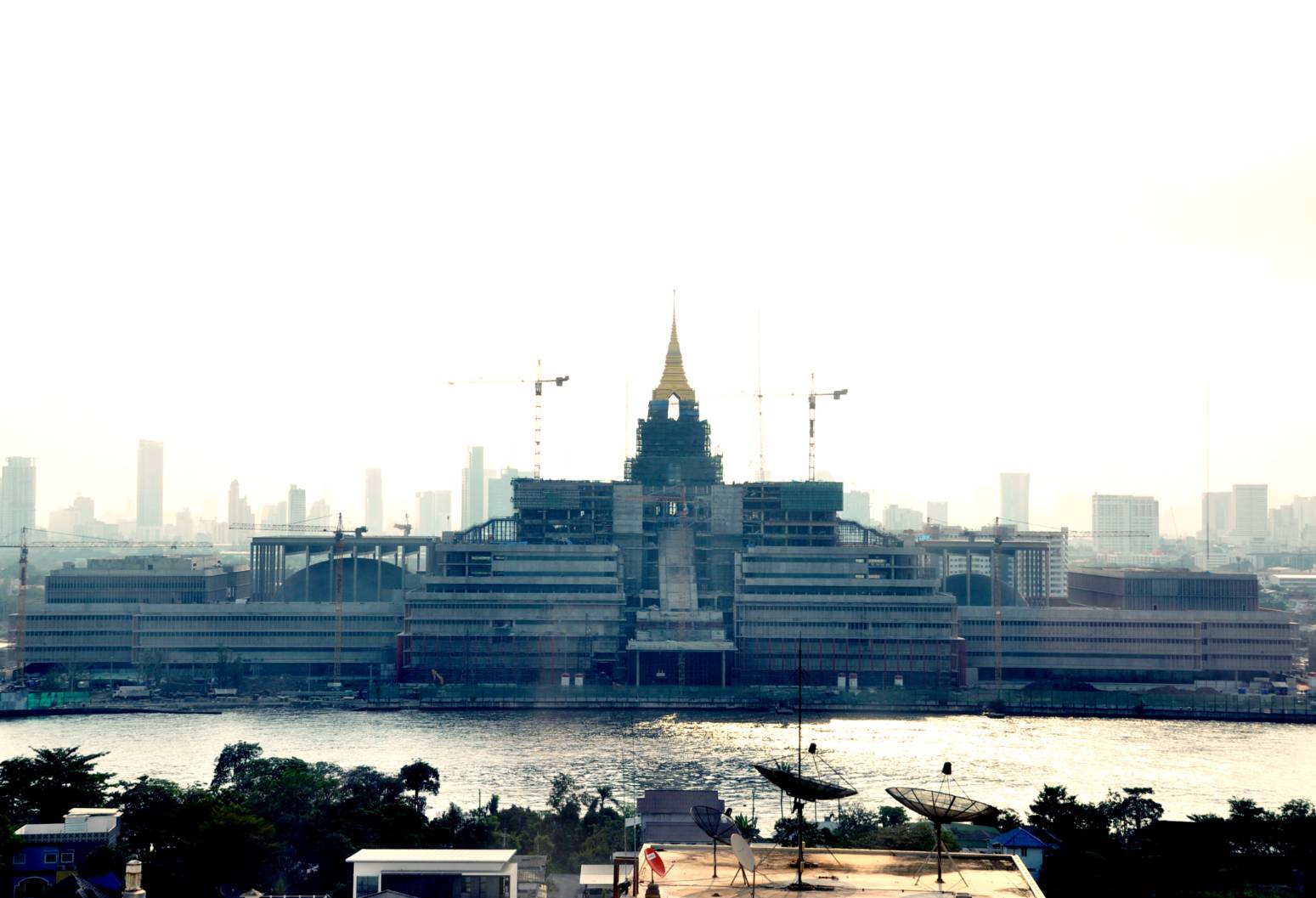 สัปปายะสภาสถาน สภา คือที่ “สัปปายะ” ของนักการเมือง?