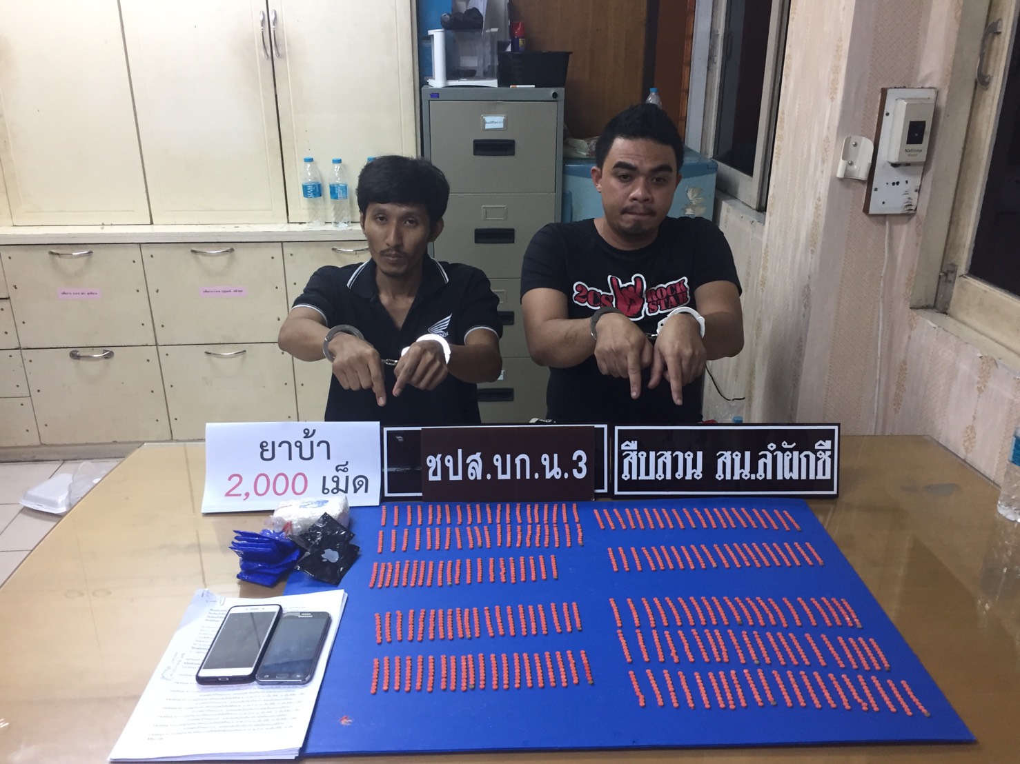 ตร.รวบแก๊งค์ค้ายาย่านมีนบุรี สารภาพทำนานแล้ว
