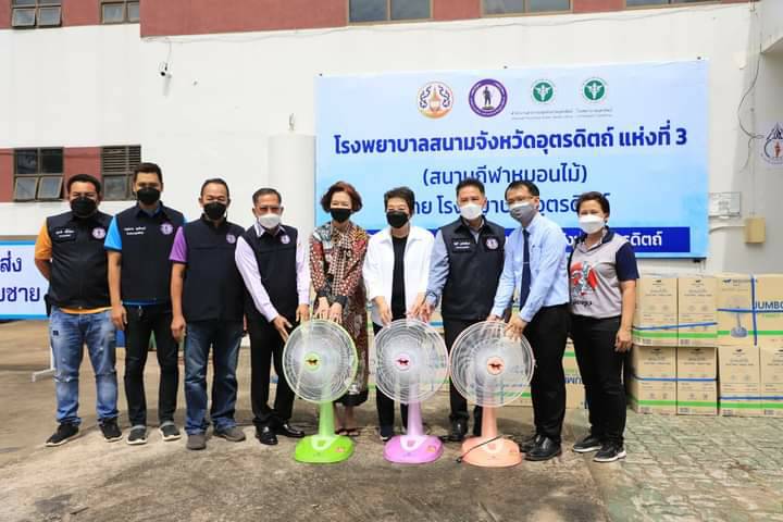 นายก อบจ.อุตรดิตถ์ รับมอบพัดลมตั้งโต๊ะ จากอดีตรัฐมนตรีประจำสำนักนายกรัฐมนตรี