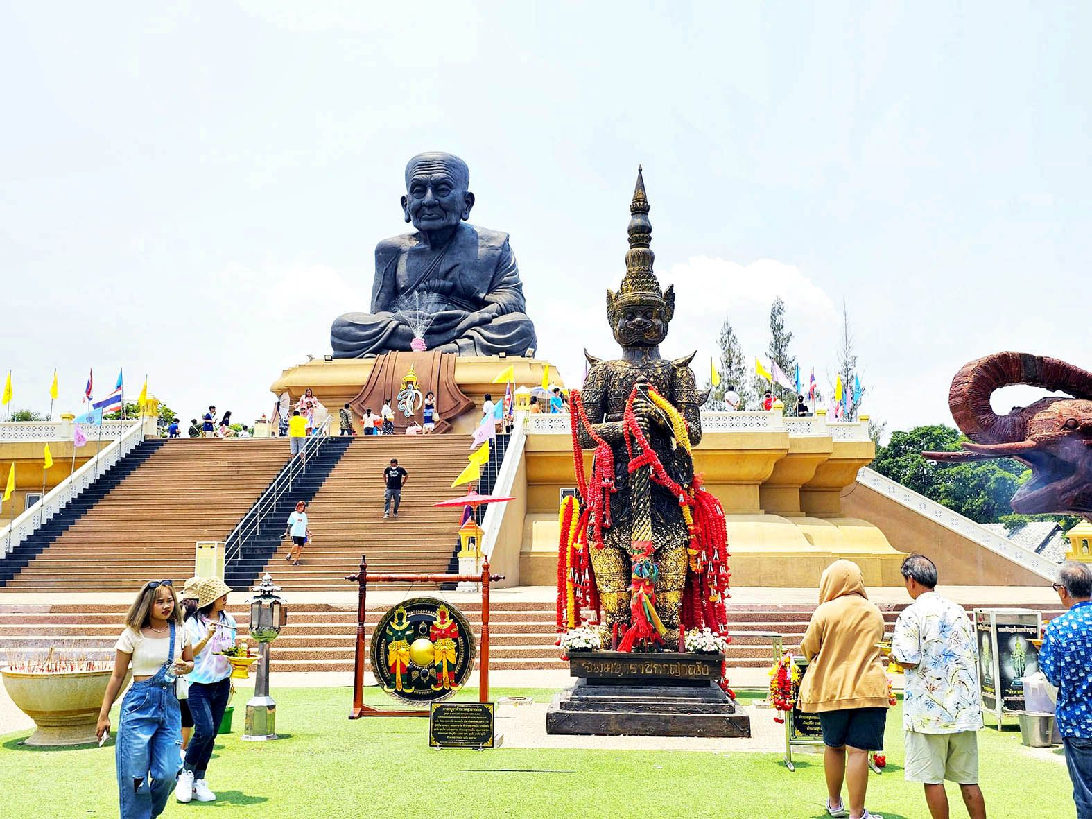 วัดห้วยมงคลเตรียมอุปสมบทหมู่ชาวศรีลังกา 108 รูป ฉลองหลวงปู่ทวดองค์ใหญ่  