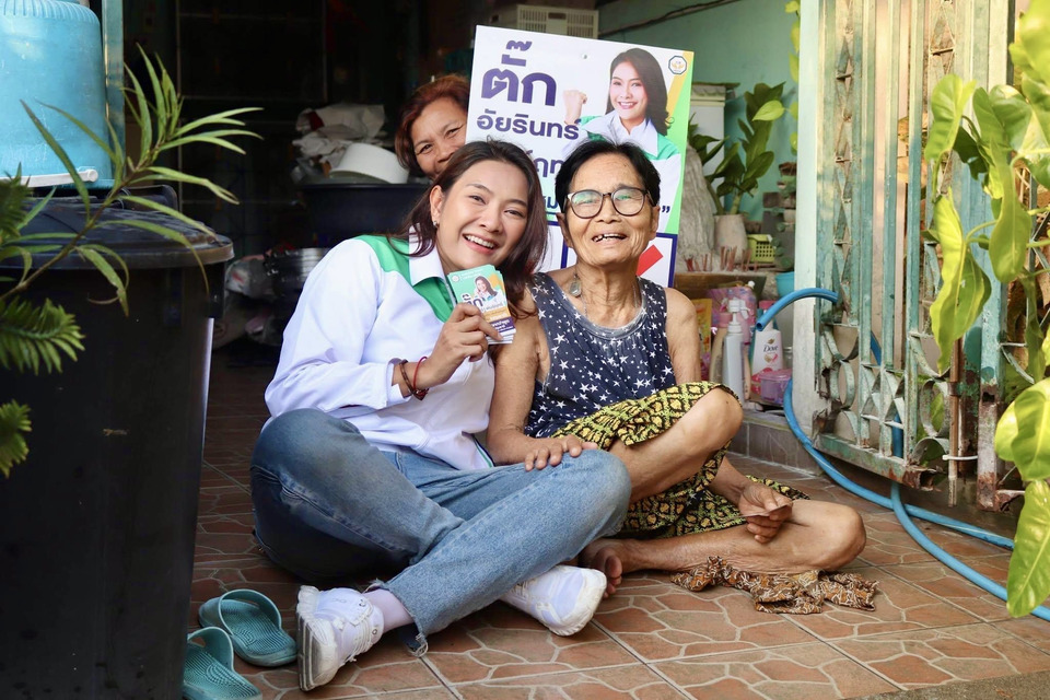 เลือกตั้งปทุมธานี เขต 5 เดือด “หญิงแกร่งเบอร์ 8” พรรคกล้าธรรม ดาวเด่นท่ามกลางผู้สมัคร 12 คน ชิงชัยอย่างเข้มข้น 
