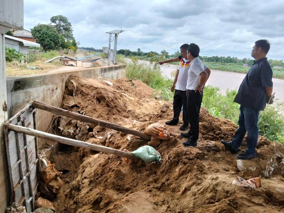 “นายกเทศมนตรีเกษไชโย” ลงพื้นที่เร่งแก้น้ำกัดเซาะใต้สะพาน หวั่นกระทบพื้นที่ชุมชน