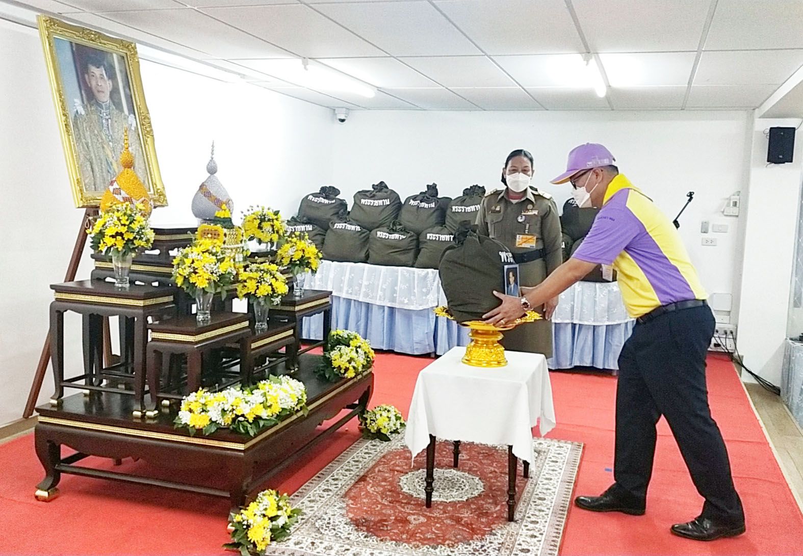 ประจวบฯ เปิดกิจกรรมจิตอาสาพระราชทานรอบเขตวังไกลกังวลเนื่องในวันเฉลิมพระชนมพรรษาพระบาทสมเด็จพระเจ้าอยู่หัว  