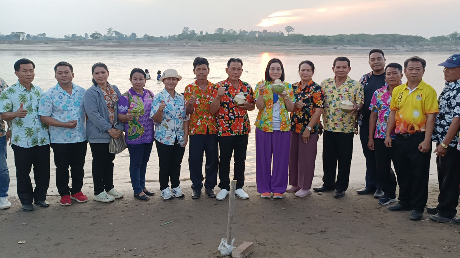 บึงกาฬเปิดแหล่งท่องเที่ยวใหม่"หาดแห่"บ้านต้ายชื่นมื่นสองฝั่งโขงไทย-ลาว