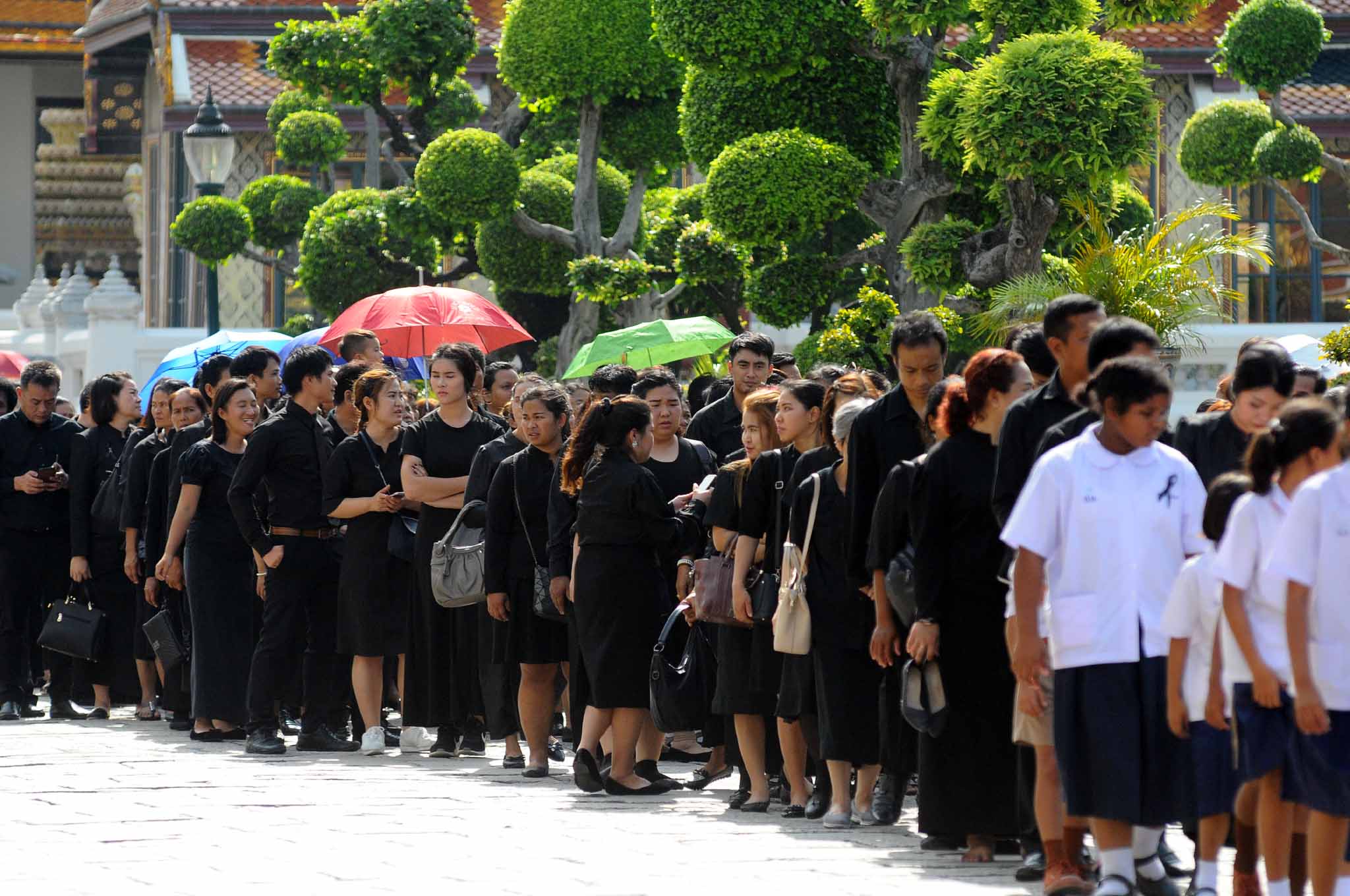 พสกนิกรเข้าถวายสักการะพระบรมศพ วันที่ 23 กันยายน 60 (ประมวลภาพ)