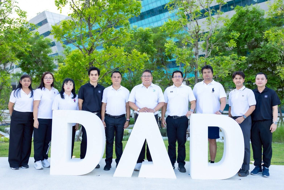 "ธพส."ปลุกพลังคนกรุง! จัดกิจกรรม “DAD AEROBIC MOVE BEAT BURN” เปลี่ยนพื้นที่สีเขียวศูนย์ราชการฯ เป็นแลนด์มาร์กสุขภาพ  ​