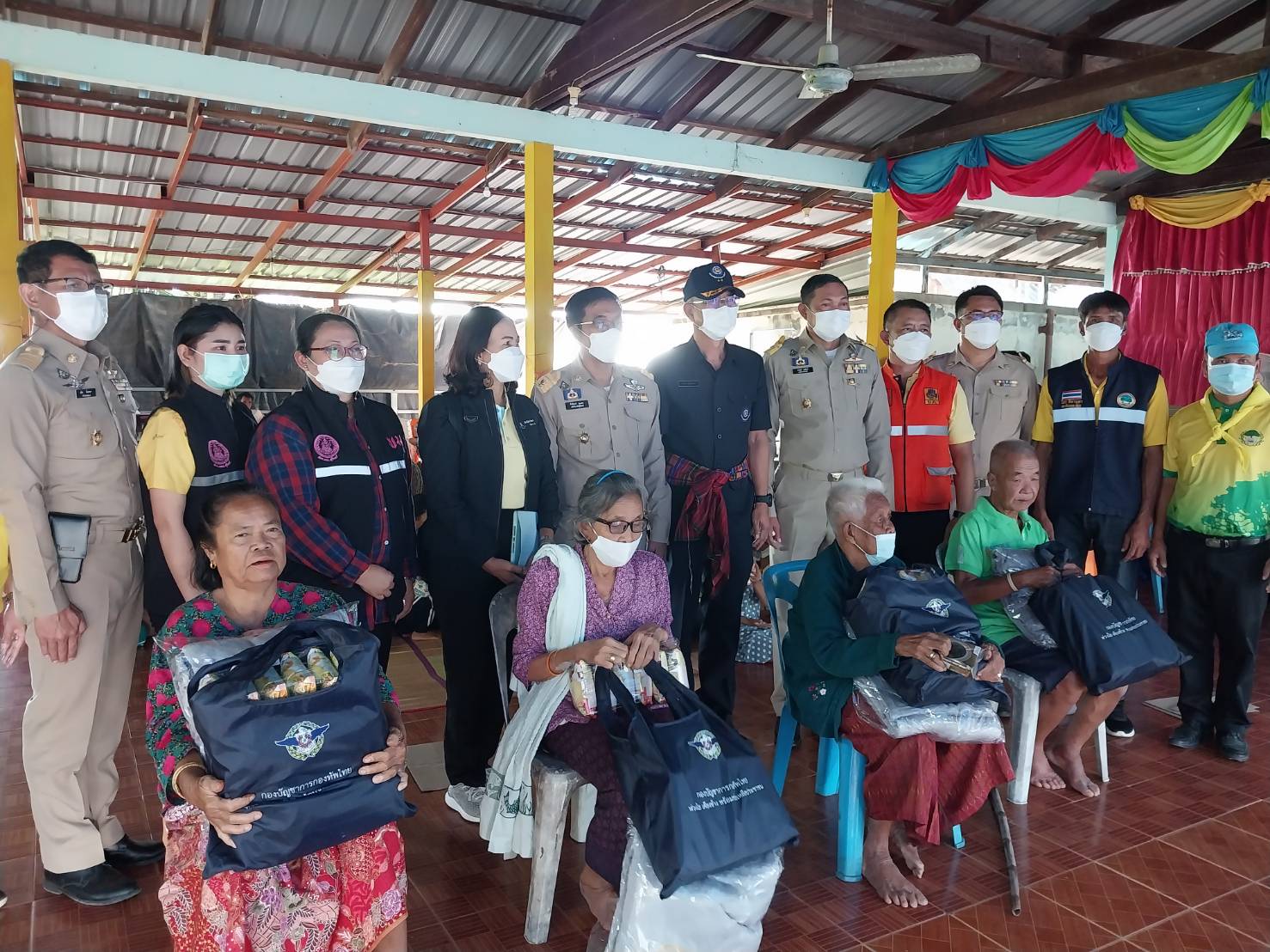ผอ.สำนักงานทหารพัฒนา เยี่ยมให้กำลังใจ ผู้ประสบอุทกภัย จ.สุรินทร์ พบน้ำท่วมสูง 50 ซม. - 3 เมตร