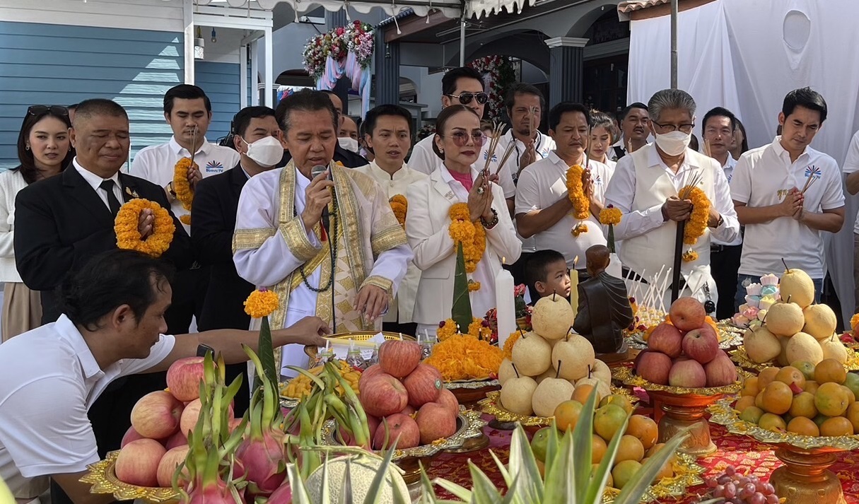ผอ.ฟ้า เปิดงานพิธีบวงสรวงละครพุทธคุณ 3 พร้อมถวายเพลเจ้าอาวาส 5 วัดดัง เพื่อความเป็นสิริมงคล   