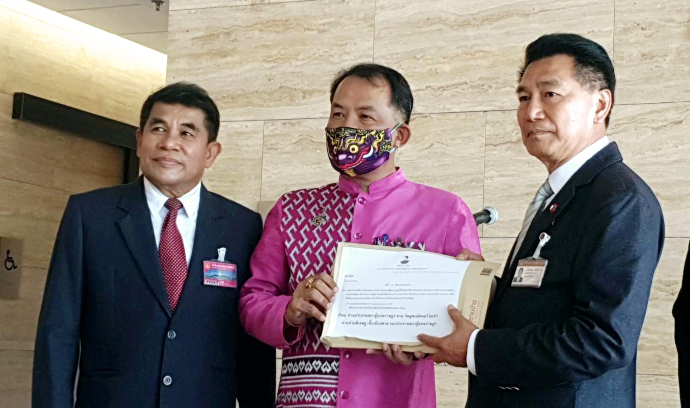 "ศรีสุวรรณ" บุกร้อง "ประธานสภาฯ" จี้ตั้งกรรมาธิการสอบโครงการวิทยุสื่อสารมหาดไทย ส่อฮั้ว-ล๊อคสเปค 4,316 ล้าน