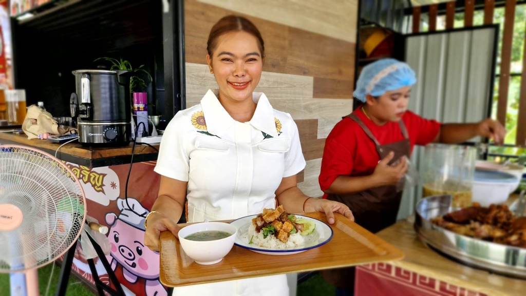 "ขาหมูจันทร์เจริญ" สูตรลับจากจีนสู่ร้านดังเมืองสตูล ตอบโจทย์ทุกวัยสายหมู