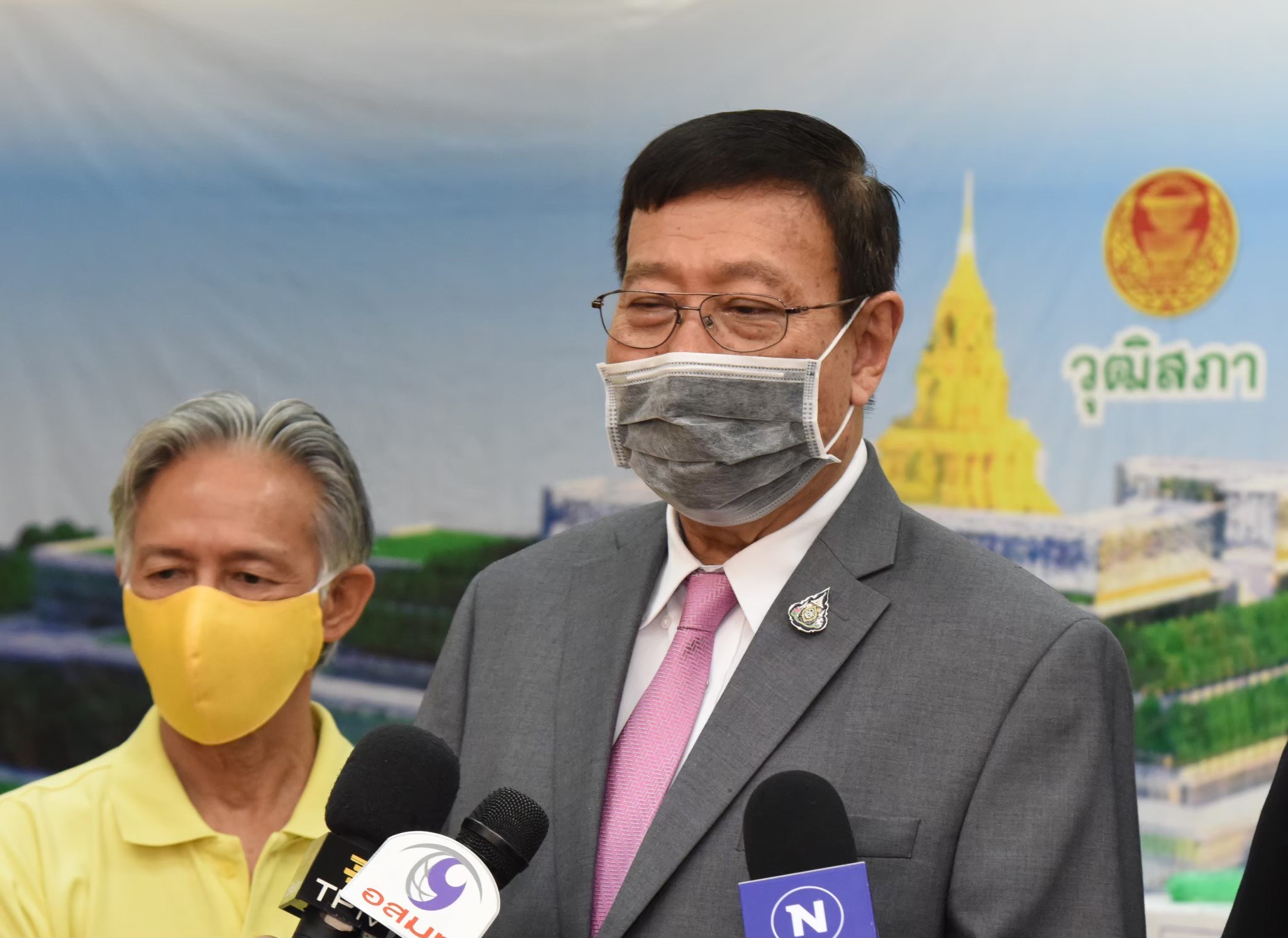 "พรเพชร" อึกอักส.ว.ร่วมเป็นองค์ประชุมร่วมรัฐสภา อ้างไม่มีสิทธิ์ลงโทษใคร 