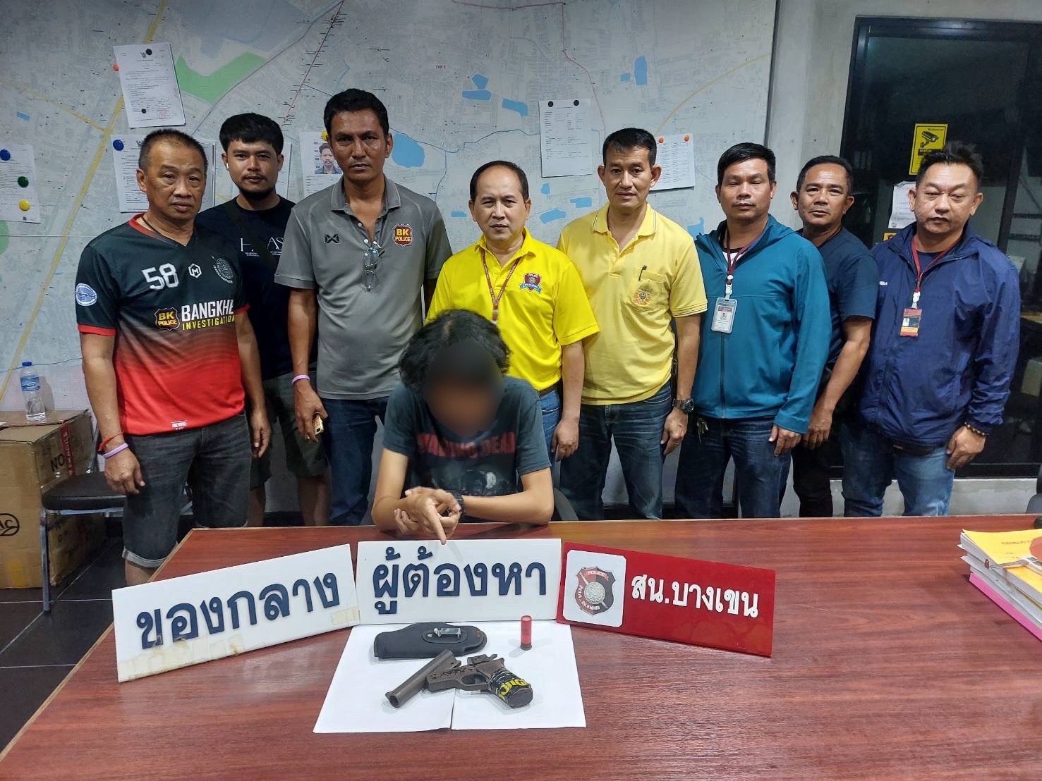 สน.บางเขน รวบ 2 โจ๋ พร้อมอาวุธปืน-เครื่องกระสุน หลังเกิดเหตุปะทะเดือดยิงใส่กันบาดเจ็บ วิ่งหนีตายเข้าโรงพักฯ