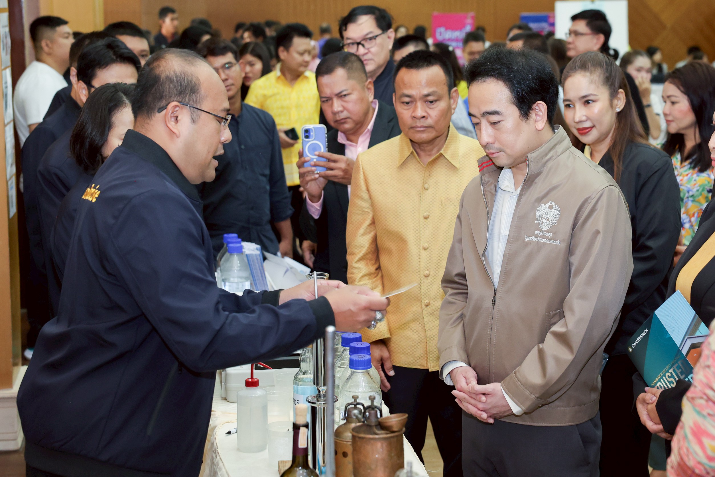 "เผ่าภูมิ" เปิดงาน "สุราชุมชน Lab สรรพสามิตสัญจร" พัฒนาศก.ฐานราก ยกระดับผู้ผลิตสุราชุมชนไทย