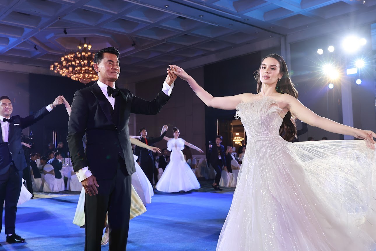 นางสาวไทย 2566 อวดลีลาลีลาศ ในค่ำคืน Debutante Gala Night สุดหรู