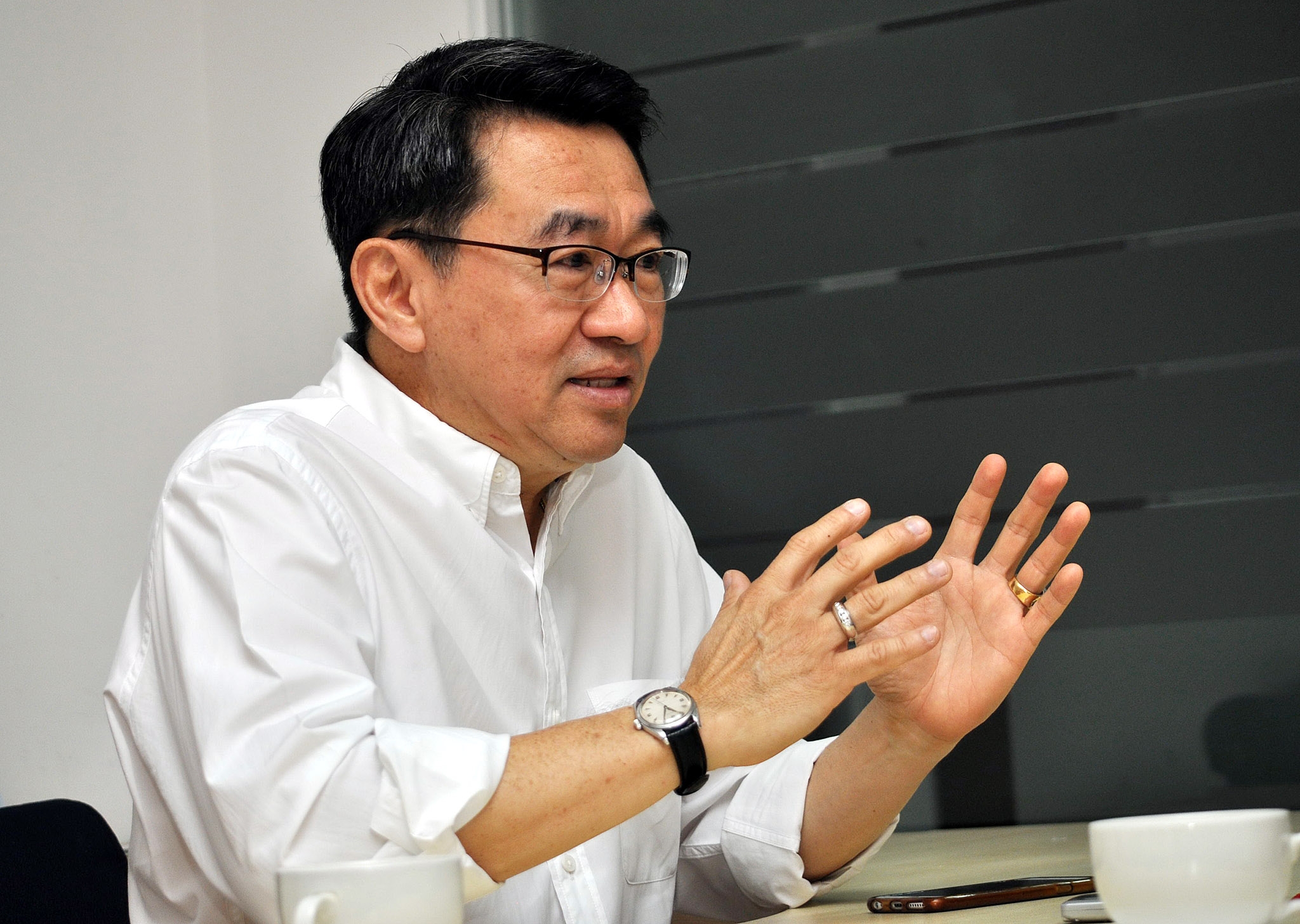 จับเข่าคุย วันพักร้อนการเมือง	"ธนา ชีรวินิจ" สัมผัส “ชีวิต ความสุข แรงศรัทธา”